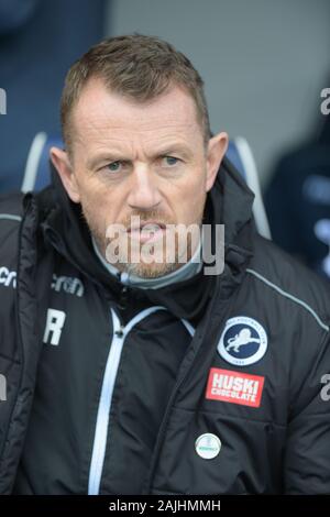 New Den, Londra, Regno Unito. 4 gennaio 2020. Gary Rowett Manager di Millwall durante il Millwall vs Newport County FA Cup terzo turno a vincolare il nuovo Den Londra 4 gennaio 2020-solo uso editoriale nessun uso non autorizzato di audio, video, dati, calendari (al di fuori dell'UE), club/campionato loghi o 'live' servizi. Online in corrispondenza uso limitato a 45 immagini (+15 in tempo extra). Non utilizzare per emulare le immagini in movimento. Nessun uso in scommesse, giochi o un singolo giocatore/club/league pubblicazioni/servizi- Credito: Martin Dalton/Alamy Live News Credito: MARTIN DALTON/Alamy Live News Foto Stock