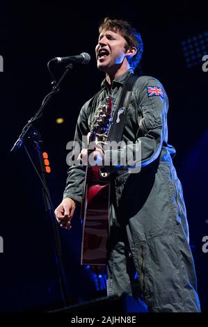 Milano, 18 marzo 2014, concerto dal vivo di James Blunt ,sbarco sulla Luna World Tour,presso il Mediolanum Forum Assago: James Blunt durante il concerto Foto Stock