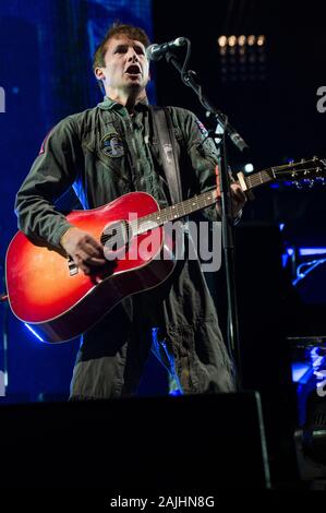 Milano, 18 marzo 2014, concerto dal vivo di James Blunt ,sbarco sulla Luna World Tour,presso il Mediolanum Forum Assago: James Blunt durante il concerto Foto Stock