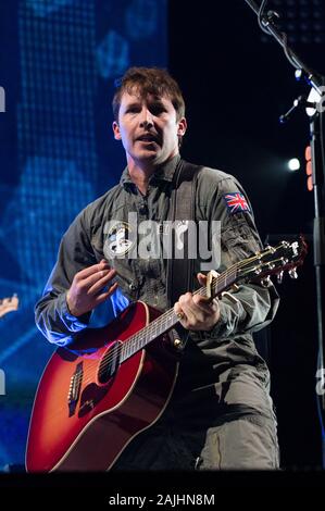 Milano, 18 marzo 2014, concerto dal vivo di James Blunt ,sbarco sulla Luna World Tour,presso il Mediolanum Forum Assago: James Blunt durante il concerto Foto Stock