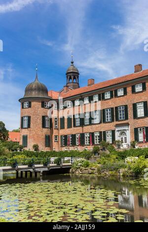 Stagno e storico castello di Eutin, Germania Foto Stock