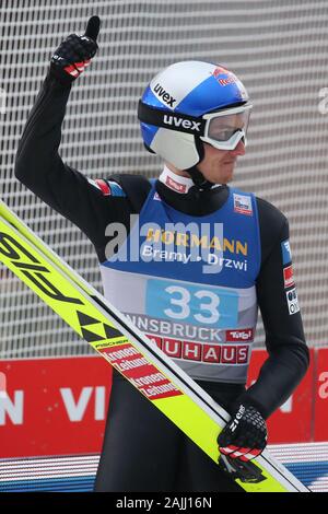 Innsbruck, Austria. 04 gen, 2020. Sci nordico/ski jumping World Cup, torneo delle quattro colline, Big Hill, uomini, secondo l'esecuzione. Gregor Schlierenzauer, ski ponticello da Austria, reagisce in area di finitura. Credito: Daniel Karmann/dpa/Alamy Live News Foto Stock