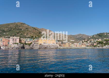 Nervi, un ex villaggio di pescatori, è oggi un sobborgo esterno di Genova e una popolare destinazione balneare Foto Stock