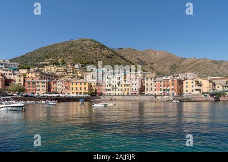 Nervi, un ex villaggio di pescatori, è oggi un sobborgo esterno di Genova e una popolare destinazione balneare Foto Stock