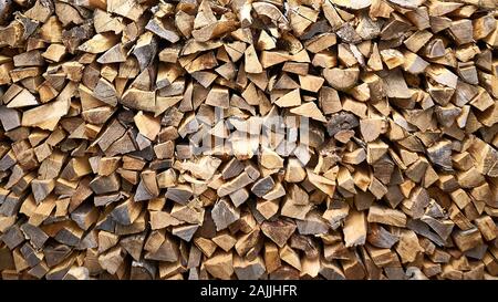 In prossimità di una parete di legno tagliate ed impilati per uso nei caminetti di Oberammergau, Baviera, Germania. Foto Stock