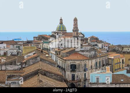 Vietri sul Mare.La famosa città di ceramica in Italia. Foto Stock