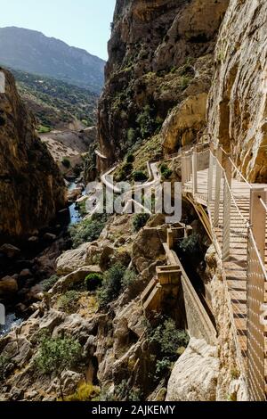 Parte di El Caminito del Rey o del re piccolo percorso, una volta che il più pericoloso il sentiero nel mondo Foto Stock