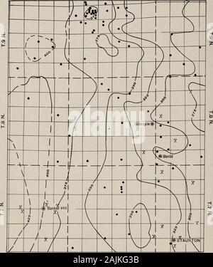 Relazione biennale per il 1913 e 1914; rapporto amministrativo ed economico e carte geologiche . le figure 2 e 3, questo carbone aumenta in modo irregolare da un altitudeof 150 piedi nell'angolo sud-est della zona per oltre 400 piedi vicino al margine thewestern. In profondità sotto la superficie varia da circa 100 a450 metri. Si trova più vicino alla superficie rispetto gli altri carboni e può essere minedunder condizioni più favorevoli. Una sottile fascia di argilla scuro scisto, whichlies da 8 a 20 pollici al di sopra della base è presente in questo carbone everywherethroughout la parte meridionale dell'Illinois e gli ha dato il nome di banda theblue Foto Stock