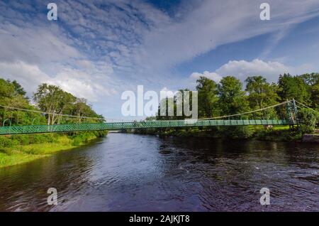 Piedi ponte sul fiume Tay a Pitlochry Perthshire Scozia UK Foto Stock