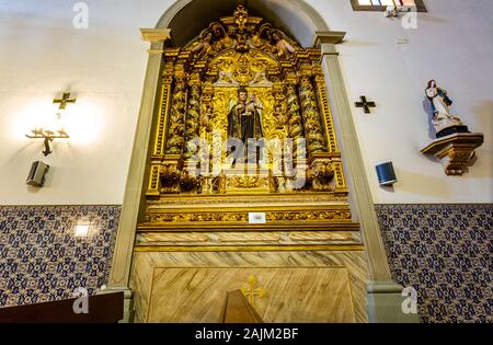 I dettagli delle cappelle laterali della vecchia chiesa parrocchiale di San Martino, in Pombal, Coimbra, Portogallo Foto Stock