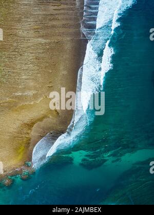 Vista aerea della costa dell'oceano, Sumbawa, Indonesia Foto Stock