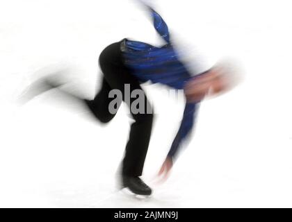 Oberstdorf, Germania. 02Jan, 2020. La figura pattinare, campionato tedesco, singoli, uomini, freestyle: Paul Fentz pattini sul ghiaccio. Credito: Karl-Josef Hildenbrand/dpa/Alamy Live News Foto Stock
