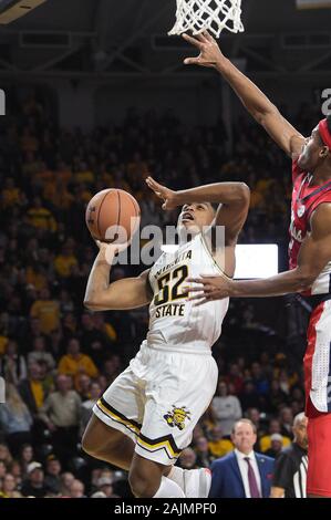 Wichita, Kansas, Stati Uniti d'America. 04 gen, 2020. Wichita State Shockers guard concedere Sherfield (52) galleggianti al cesto per due punti durante il NCAA Pallacanestro tra Ole Miss ribelli e Wichita State Shockers a Charles Koch Arena di Wichita, Kansas. Kendall Shaw/CSM/Alamy Live News Foto Stock