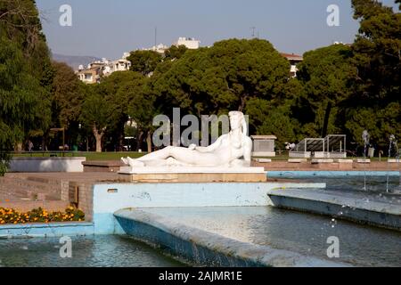 Konak, Izmir/Turchia - 22/11/2019 - Parco culturale e centro espositivo. Parco pubblico chiamato Kültürpark (parco culturale tradotto). Foto Stock