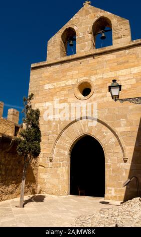 Chiesa con due campane in castell di capdepera Foto Stock