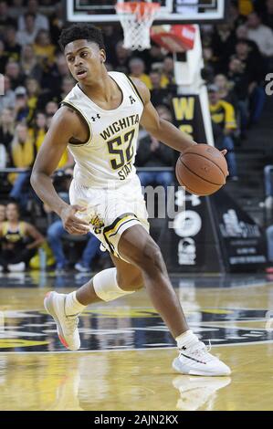 Wichita, Kansas, Stati Uniti d'America. 04 gen, 2020. Wichita State Shockers guard concedere Sherfield (52) gestisce la sfera durante il NCAA Pallacanestro tra Ole Miss ribelli e Wichita State Shockers a Charles Koch Arena di Wichita, Kansas. Kendall Shaw/CSM/Alamy Live News Foto Stock