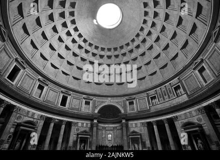 Interior design di architettura del Pantheon di Roma, Italia Foto Stock