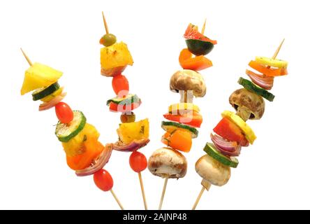Modo divertente per mangiare verdure sane, kebab con spiedini di bambù Foto Stock
