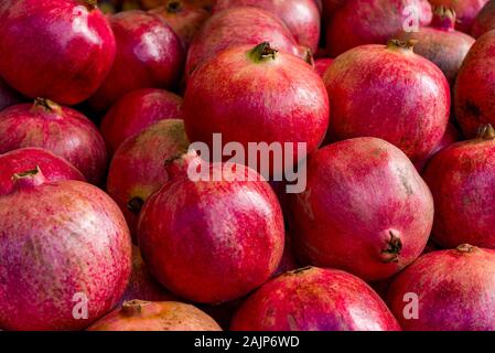 Gruppo di melograni. Melograno closeup, sfondo frutto di melograno Foto Stock