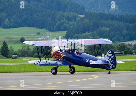 Zeltweg, Austria - 1 Luglio 2011: vintage aeromobili Boeing PT-13D Stearman da denominato airshow airpower11 Foto Stock