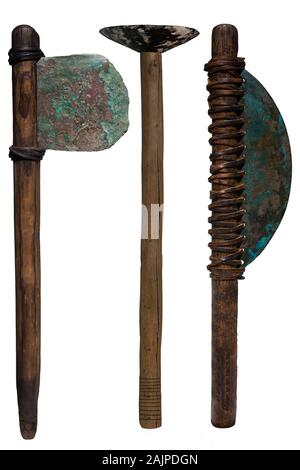 Macis, bronzo ax e lama a mezzaluna ax. Antico Egitto armi. labirinto. Museo di Egitto cultura di Barcellona, Spagna Foto Stock
