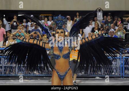 Rio de Janeiro, Brasile, 16 febbraio 2013. Sfilata delle scuole di samba durante il Vertice di Rio de Janeiro il carnevale, al Sambadrome, nella città di Rio de Janeir Foto Stock