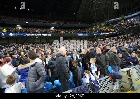 Manchester, Regno Unito. 4 gennaio, 2020. Port Vale tifosi festeggiare al Etihad Stadium, casa a Manchester City FC. Foto Stock