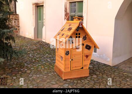 Poco streghe in legno Casa nonna fairy Yaga Foto Stock