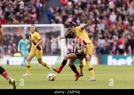 Bilbao, Paesi Baschi. Gen 5, 2020. MAITE OROZ (10) e JENNI HERMOSO (7) che lottano per la palla durante il gioco tra Athletic Bilbao e FC Barcellona a stadio di San Mames a Bilbao. Domenica 5 gennaio 2020. Credit: Edu Del Fresno/ZUMA filo/Alamy Live News Foto Stock