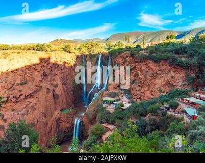 Escursione Cascate Ouzoud in Grand Atlas villaggio di Tanaghmeilt, Marrakech, Marocco Foto Stock