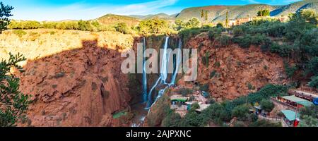 Escursione Cascate Ouzoud in Grand Atlas villaggio di Tanaghmeilt, Marrakech, Marocco Foto Stock