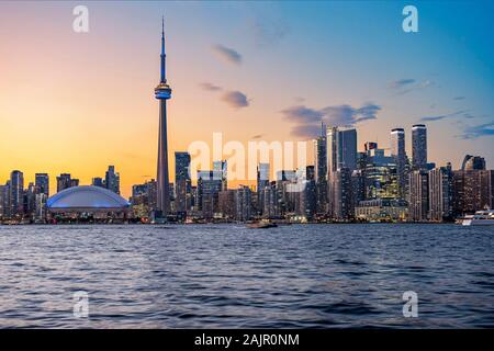 Toronto skyline al tramonto a Toronto, Ontario, Canada. Foto Stock