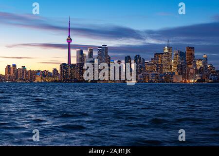 Toronto skyline al tramonto in Ontario, Canada. Foto Stock