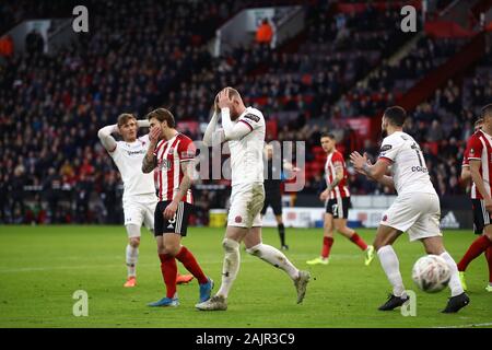 Fylde Alex Whitmore (centro) reagisce dopo un'opportunità perduta durante la FA Cup terzo turno corrispondono a Bramall Lane, Sheffield. Foto Stock