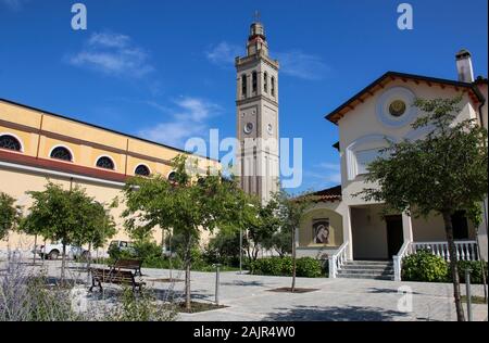 Il campanile la cattedrale di Santo Stefano di Scutari, Albania Foto Stock