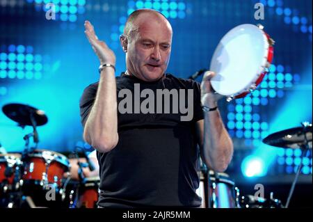 Milano, 01 maggio 2004,Concerto Live di Phil Collins al Forum Assago : Phil Collins durante il concerto Foto Stock