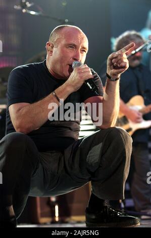 Milano, 01 maggio 2004,Concerto Live di Phil Collins al Forum Assago : Phil Collins durante il concerto Foto Stock