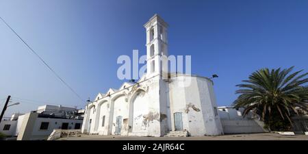 Renovierungsbedüftige griechisch orthodoxe Erzengel Michael Kirche mit Ikonenmuseum, Girne / Kyrenia, Türkische Republik Nordzypern Foto Stock