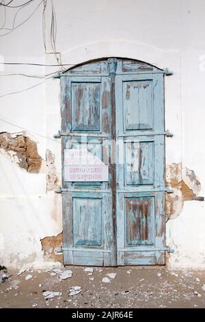 Renovierungsbedüftige griechisch orthodoxe Erzengel Michael Kirche mit Ikonenmuseum, Girne / Kyrenia, Türkische Republik Nordzypern Foto Stock