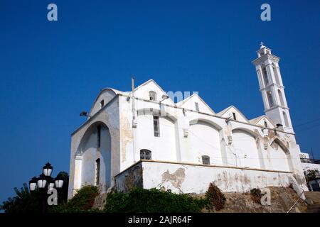 Renovierungsbedüftige griechisch orthodoxe Erzengel Michael Kirche mit Ikonenmuseum, Girne / Kyrenia, Türkische Republik Nordzypern Foto Stock