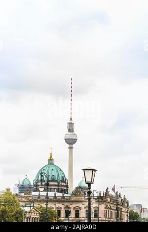 Cattedrale di Berlino e la torre della televisione Foto Stock