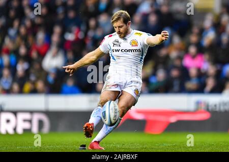 READING, Regno Unito. 05th, 2020 gen. Gareth Steenson Exeter Chiefs prende una conversione kick durante la Premiership Gallagher partita di rugby tra il London Irish vs Exeter Chiefs al Madejski Stadium di Domenica, 05 gennaio 2020. Londra Inghilterra . (Solo uso editoriale, è richiesta una licenza per uso commerciale. Nessun uso in scommesse, giochi o un singolo giocatore/club/league pubblicazioni.) Credito: Taka G Wu/Alamy Live News Foto Stock