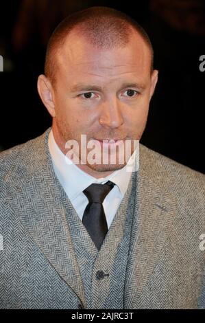 Guy Ritchie. "Sherlock Holmes', Premiere Mondiale, Empire Leicester Square, Londra. Regno Unito Foto Stock