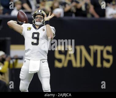 New Orleans, Stati Uniti. 05 gen, 2020. New Orleans Saints quarterback Drew Brees (9) si riscalda prima della partita con il Minnesota Vikings in NFC Wild Card game in New Orleans il 5 gennaio 2020. Foto di AJ Sisco/UPI Credito: UPI/Alamy Live News Foto Stock