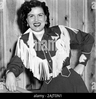 Patsy CLINE (1932-1963) Foto promozionale del cantante americano del paese circa 1957 Foto Stock