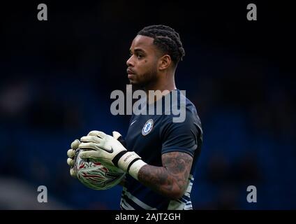 Londra, Regno Unito. 05 gen, 2020. Il portiere Nicolas la cravatta di Chelsea pre corrispondere durante la FA Cup terzo turno match tra Chelsea e Nottingham Forest a Stamford Bridge, Londra, Inghilterra il 5 gennaio 2020. Foto di Andy Rowland. Credito: prime immagini multimediali/Alamy Live News Foto Stock