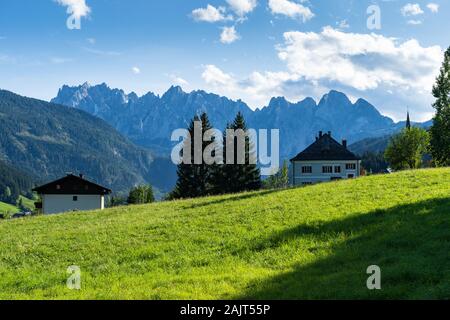 Gosau Austria 12. Settembre 2019: Gosau è un piccolo villaggio nelle Alpi austriache che è circondato da un bellissimo paesaggio ricco di laghi e Foto Stock