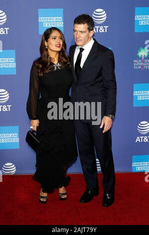 Palm Springs, Stati Uniti d'America. 02Jan, 2020. Salma Hayek e Antonio Banderas frequentando il trentunesimo annuale di Palm Springs International Film Festival Film Awards Gala a Palm Springs Convention Center su Gennaio 2, 2020 a Palm Springs, California. Credito: Geisler-Fotopress GmbH/Alamy Live News Foto Stock