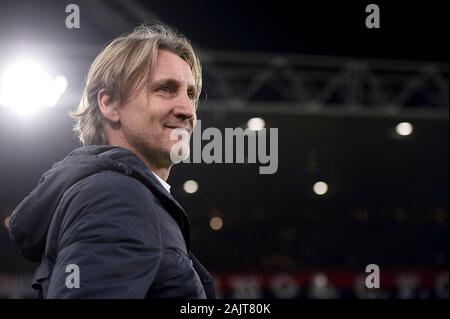 Genova, Italia - 05 January, 2020: Davide Nicola, allenatore del Genoa CFC, sorrisi prima della serie di una partita di calcio tra il Genoa CFC e noi di Sassuolo. Genoa CFC ha vinto 2-1 sopra di noi di Sassuolo. Credito: Nicolò Campo/Alamy Live News Foto Stock