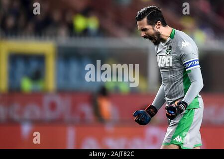 Genova, Italia - 05 January, 2020: Andrea Consigli di noi Sassuolo celebra durante la serie di una partita di calcio tra il Genoa CFC e noi di Sassuolo. Genoa CFC ha vinto 2-1 sopra di noi di Sassuolo. Credito: Nicolò Campo/Alamy Live News Foto Stock